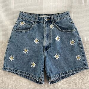 ZARA HTF Women’s Daisy Embroidered Denim Shorts